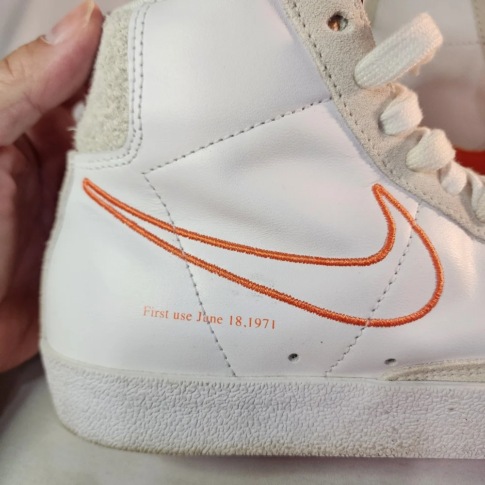 Nike Women's Blazer Mid '77 SE "First Use" Sneakers White&Orange Colorway Size 8 - Picture 9 of 10